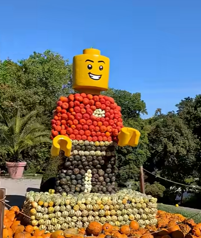 Pupazzo LEGO realizzato con le zucche alla Festa delle zucche di Ludwigsburg