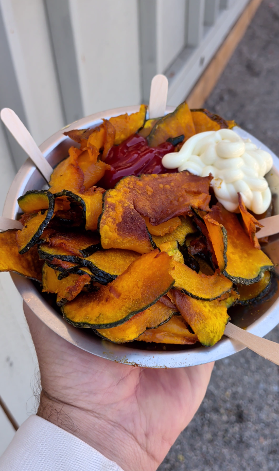 Piatto di zucche fritte con salse alla Festa delle zucche di Ludwigsburg